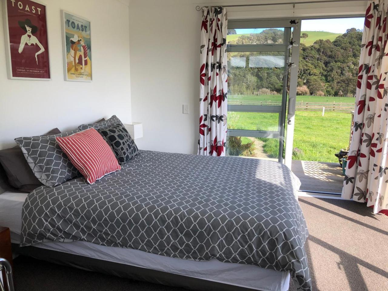Narrow Neck Creek Farmstay And B&B Upper Hutt Exterior photo